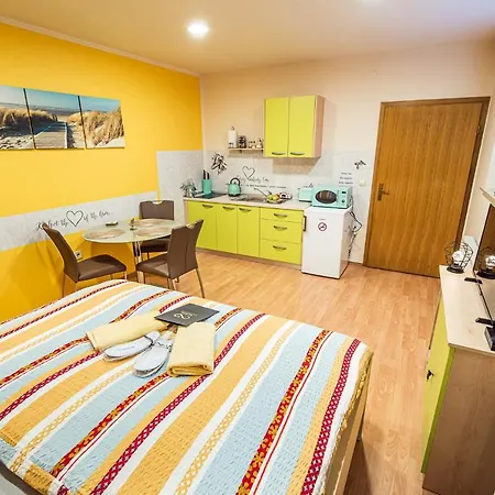 Lux Living Budic Near Terme Catez Apartamento